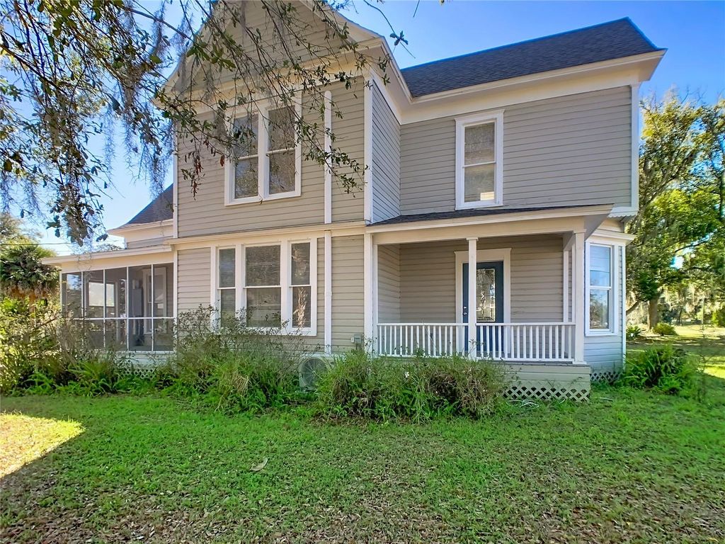 Photo of 304 E Main Street, Bowling Green, FL 33834 (MLS # L4959456)