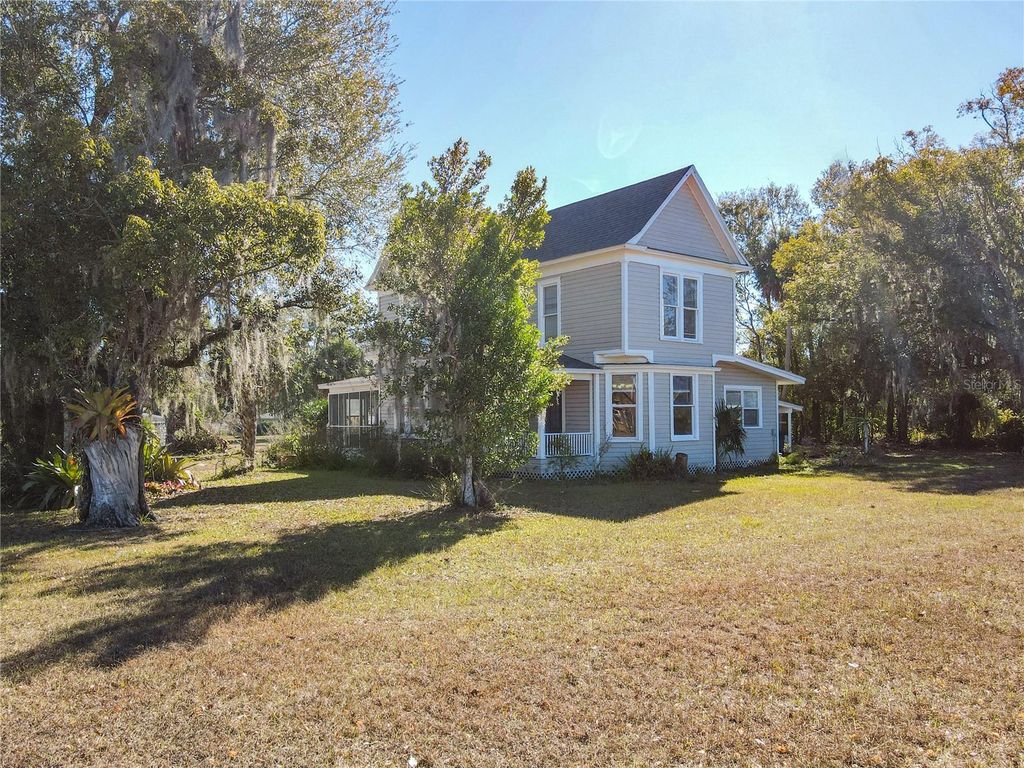 Photo of 304 E Main Street, Bowling Green, FL 33834 (MLS # L4959456)