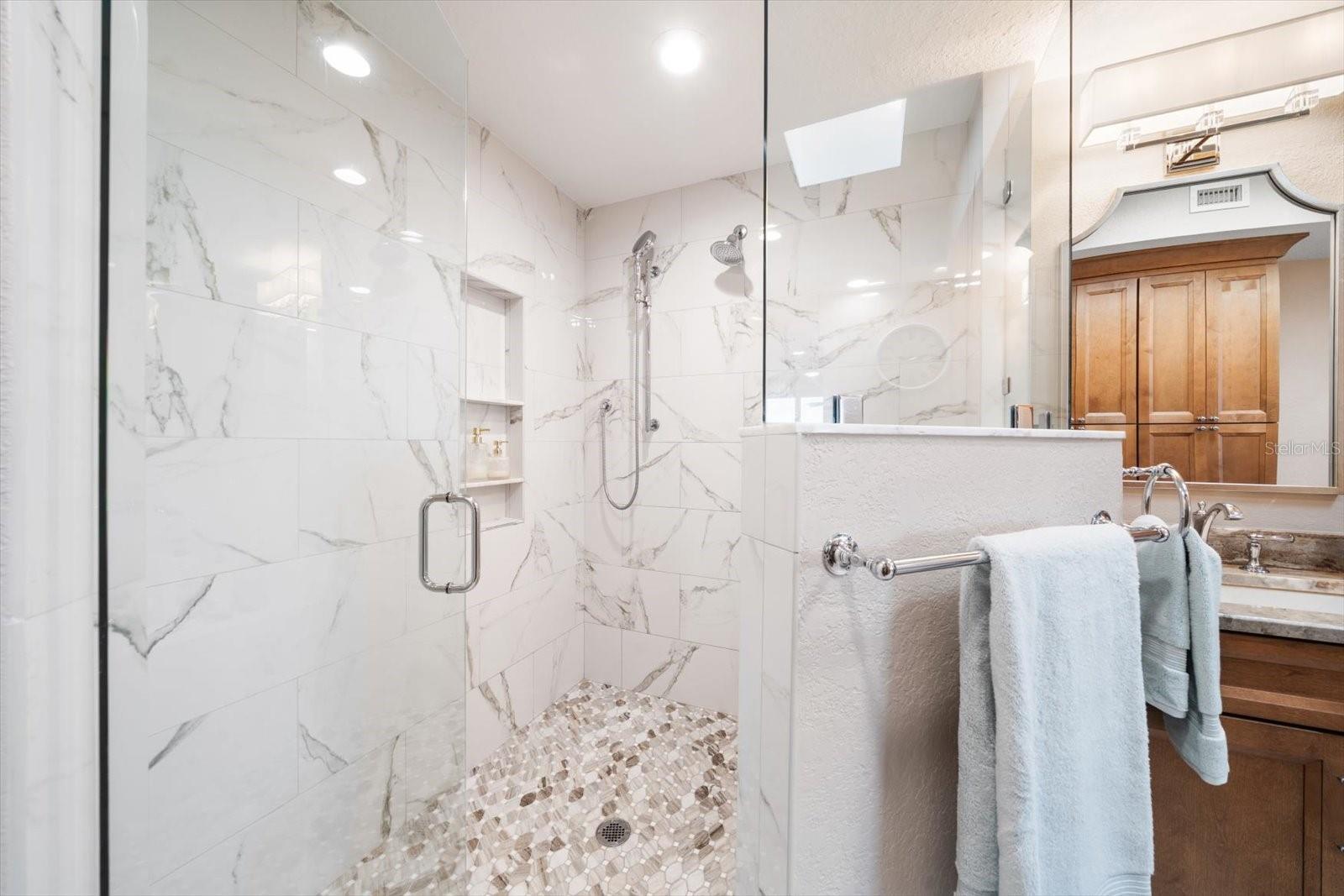 DOLPHIN KEY CONDO - Residential