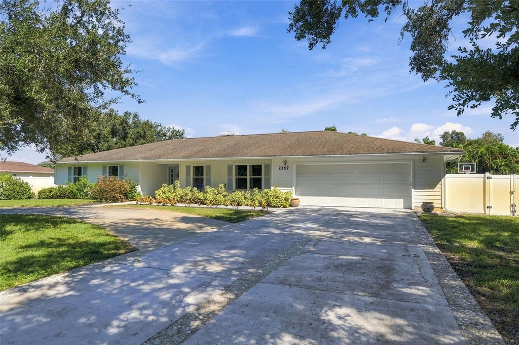 Photo of 2307 51st Street W, Bradenton, FL 34209 (MLS # A4709714)