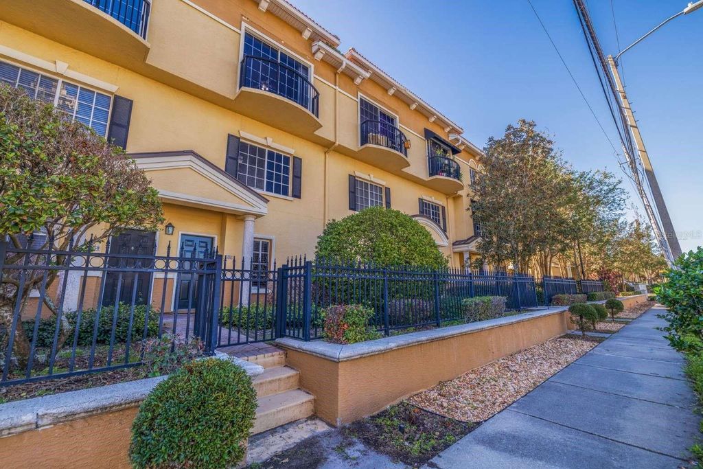 Photo of 5252 W Kennedy Boulevard, Tampa, FL 33609 (MLS # TB8503444)