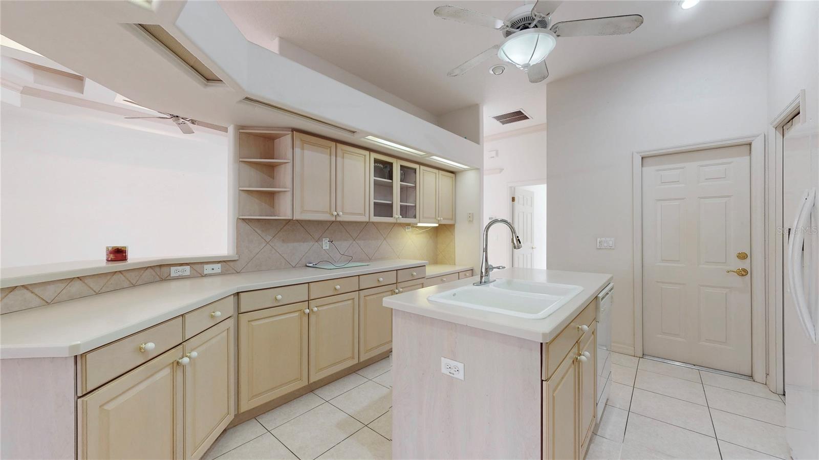 RAINBOW SPGS COUNTRY CLUB ESTATE - Residential