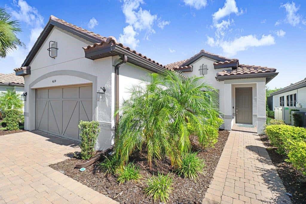 Photo of 4634 Crestpoint Way, Palmetto, FL 34221 (MLS # A4701167)