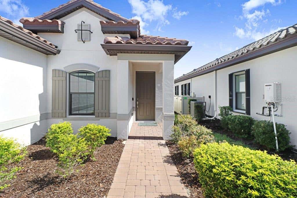 Photo of 4634 Crestpoint Way, Palmetto, FL 34221 (MLS # A4701167)