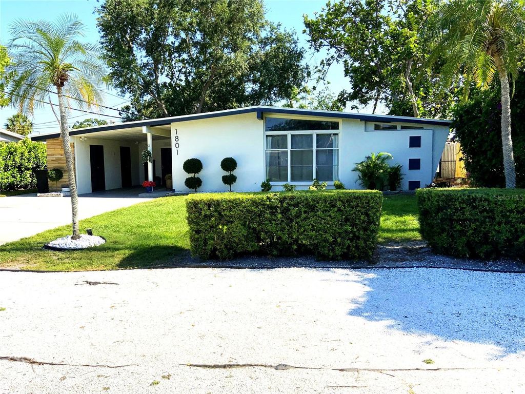 Photo of 1801 Marilyn Avenue, Bradenton, FL 34207 (MLS # A4653868)