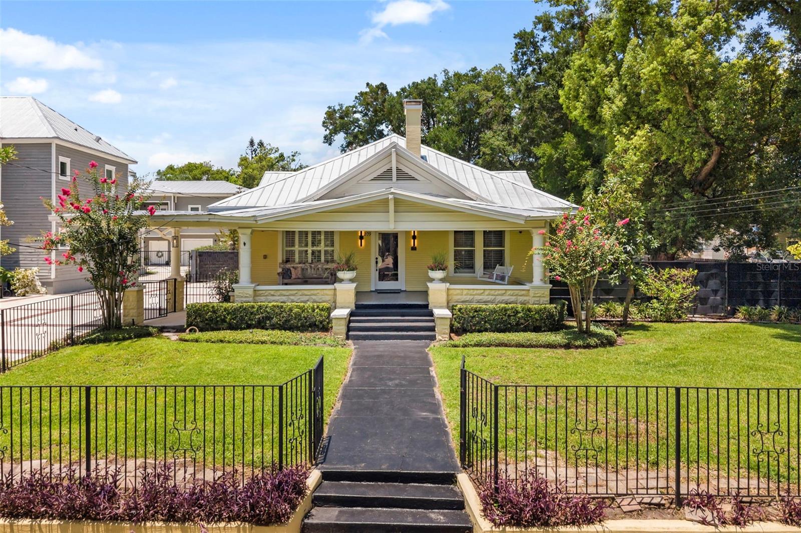 209 E AMELIA STREET