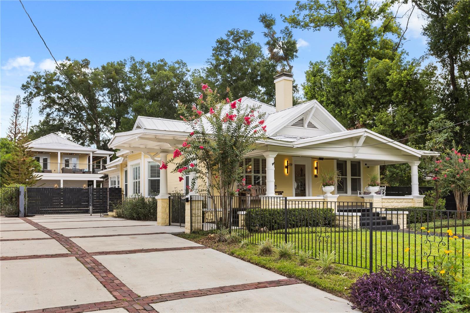 209 E AMELIA STREET
