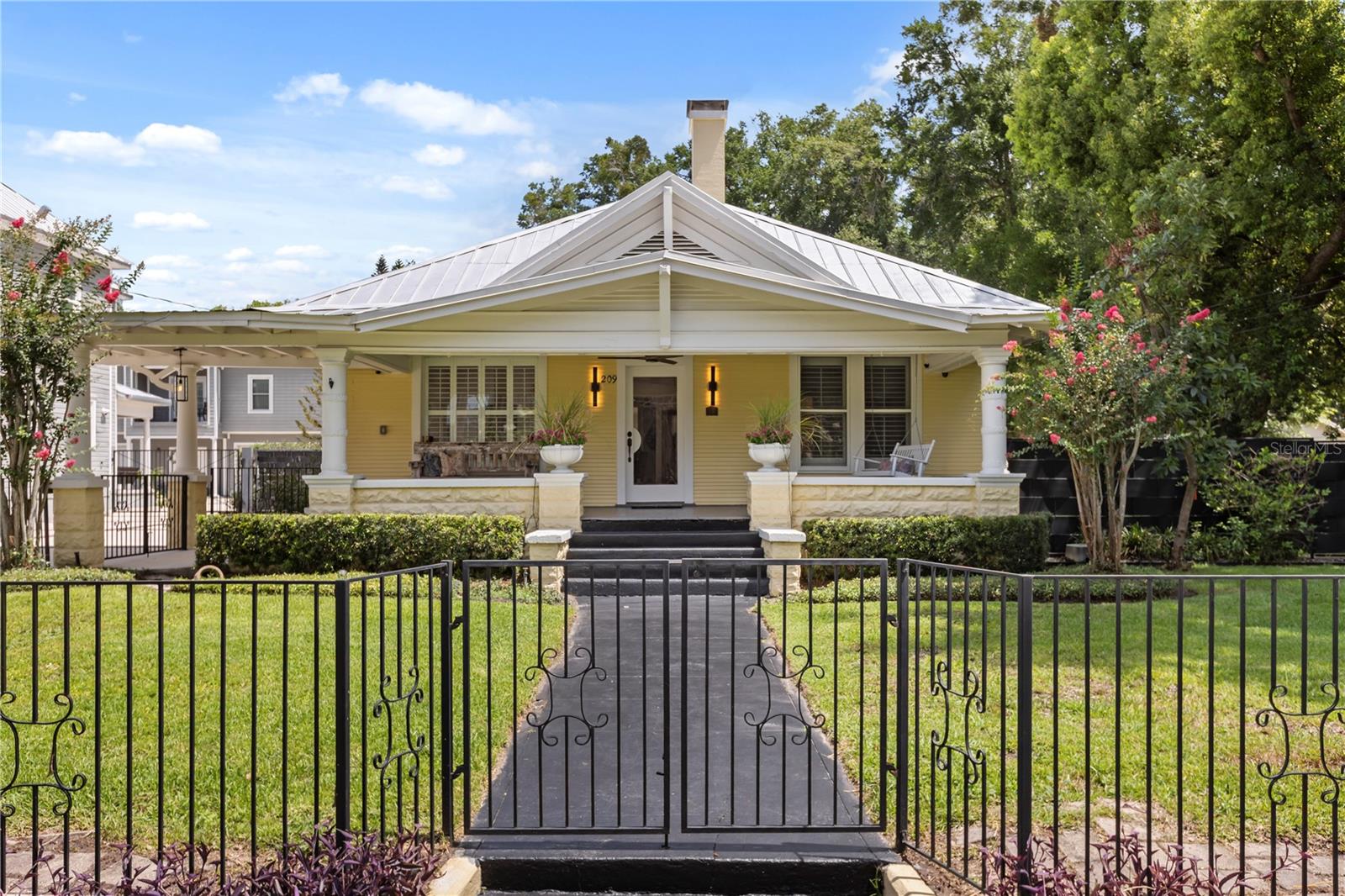 209 E AMELIA STREET