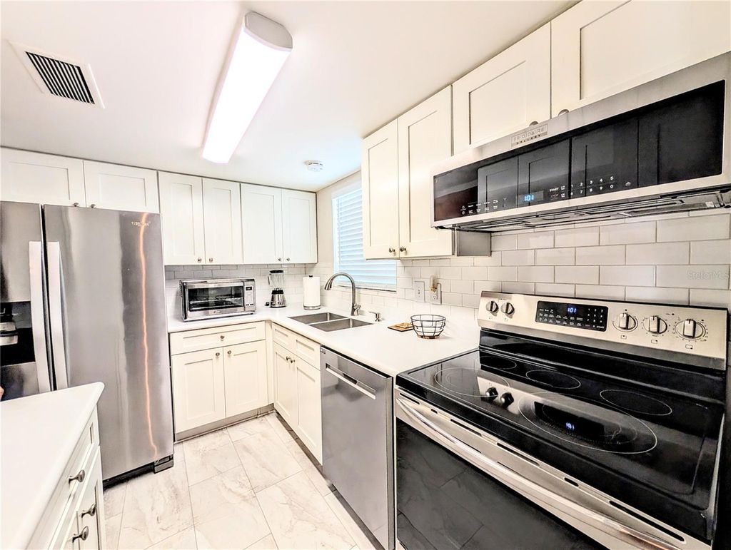 Photo of 1581 Leisure Drive #M7, Bradenton, FL 34207 (MLS # A4672571)