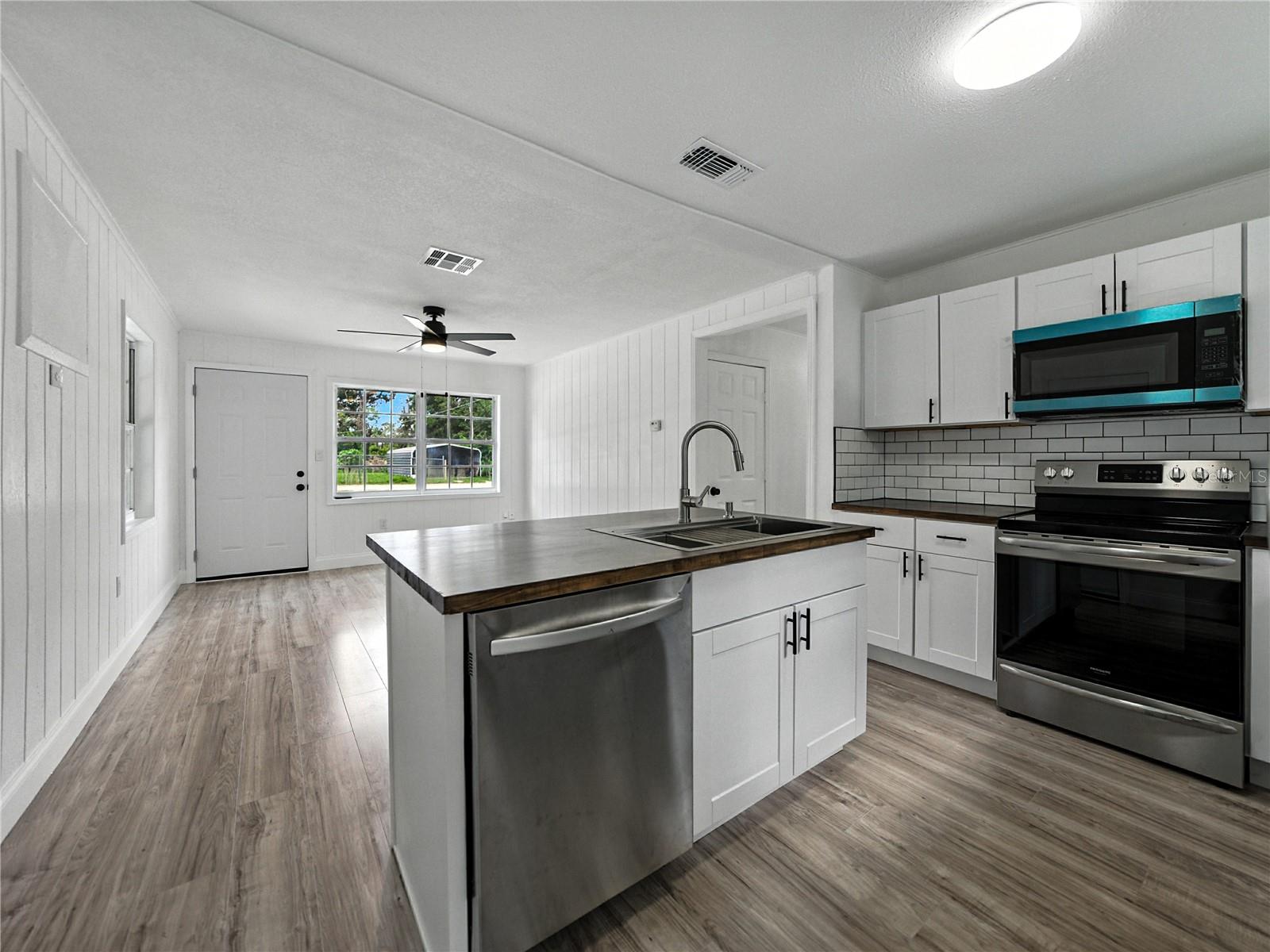 HILLCREST MANOR - Residential