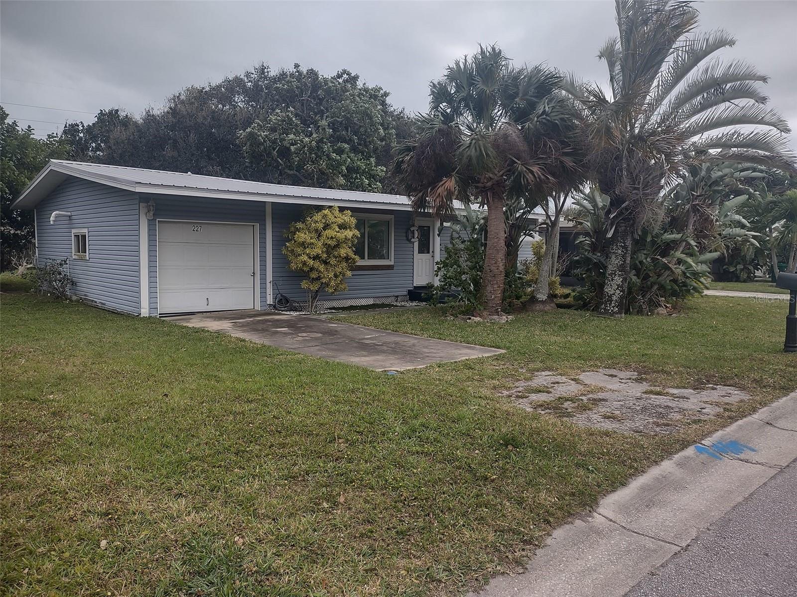 227 WOODLAND AVENUE