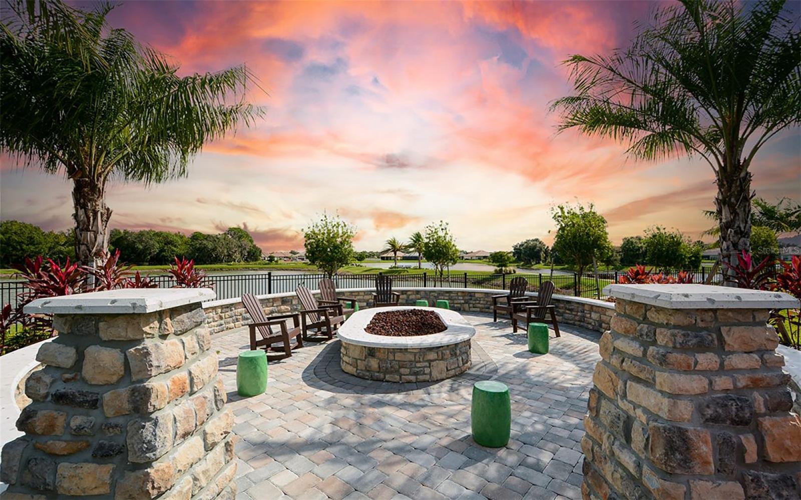 ARTISAN LAKES - Residential