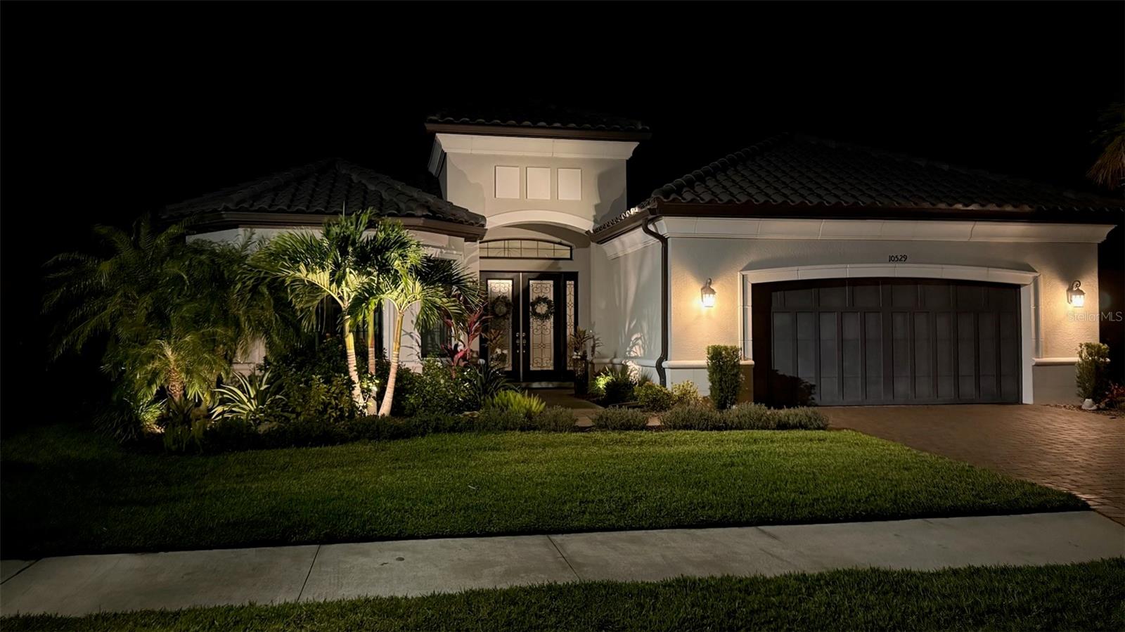 ARTISAN LAKES - Residential