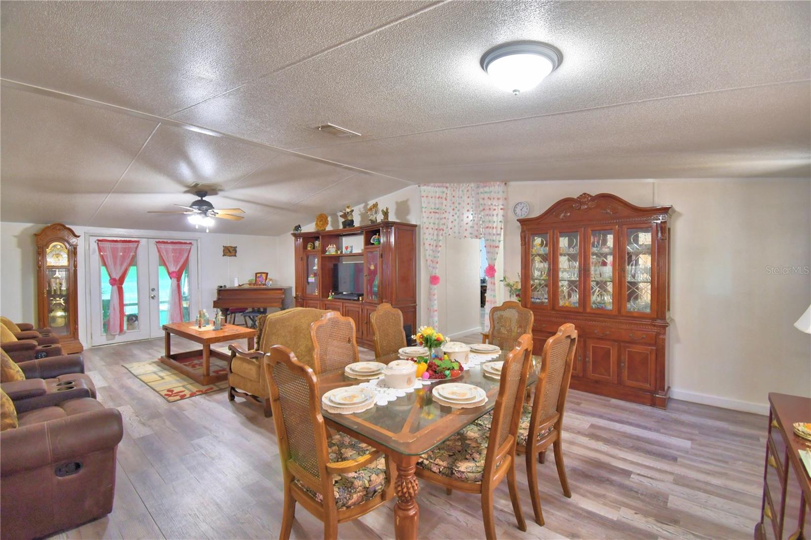 TIGER CREEK GROVES - Residential