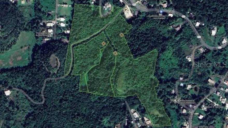 Beautiful land with 21.73 acres in the rural area of Toa Alta but very accessible and with good access via the Corozal Express (PR-142) and PR-823. In a populated area, with electrical and water infrastructure at the entrance to the property, which provided both services to a structure with 2 bedrooms, 1 bathroom, kitchen, balcony, septic tank, all in cement, located within the land.  The structure requires repairs, it is a property that has been abandoned for years.  It also has a tarred path that crosses it and constitutes an easement of way for another piece of land. It is Zoned R-G (general rural), has mostly flat, semi-flat and undulating topography, and a ravine that runs through it. Excellent property for agricultural use, planting exotic flowers and horticulture, ecotourism and agrotourism activities, eco-lodging, or housing for one or two families, among other compatible uses.