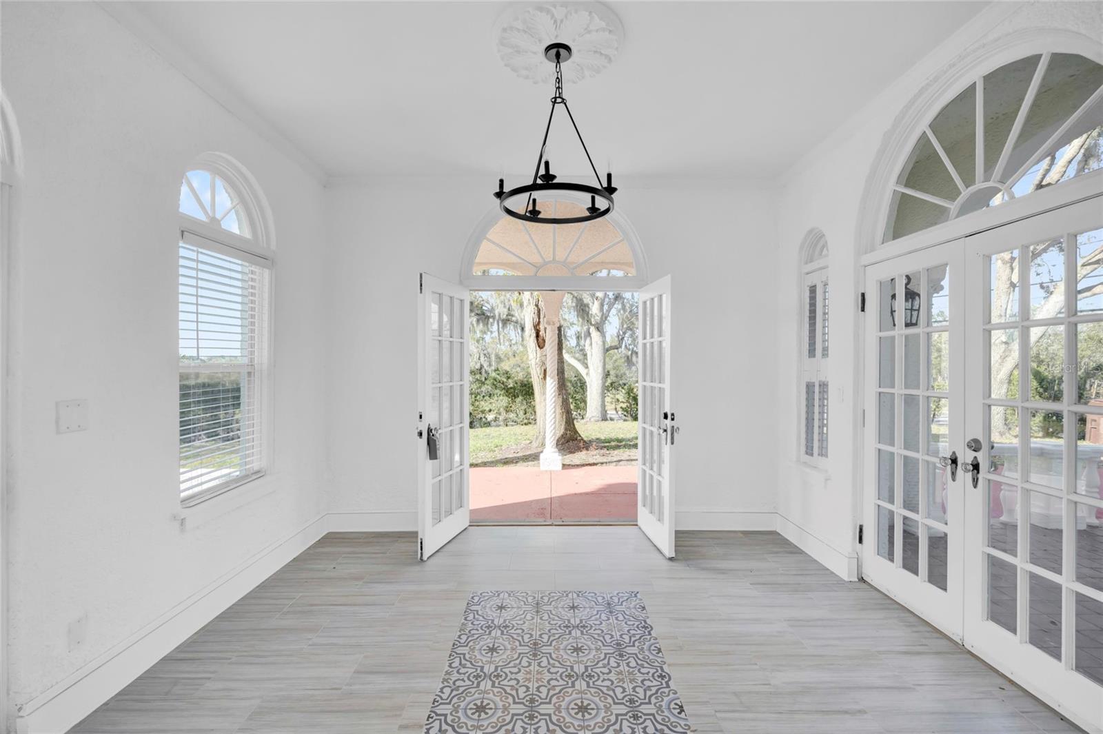 802 S 10TH STREET