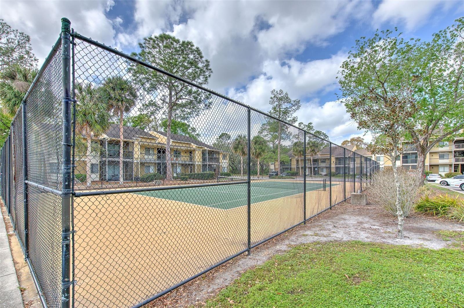 STONE CREEK POINTE A CONDOMINI - Residential