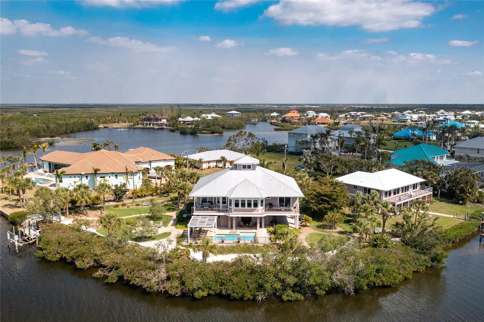 PIRATE HARBOR 01 - Residential