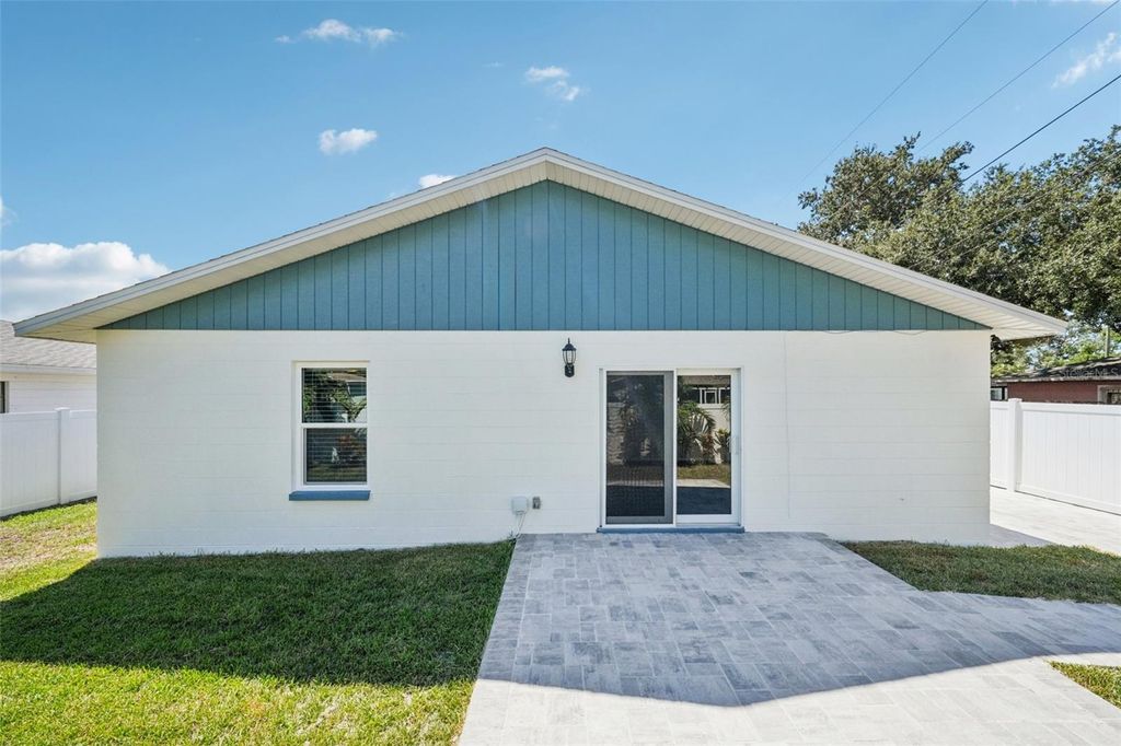 Photo of 3119 W Hartnett Avenue, Tampa, FL 33611 (MLS # TB8425358)