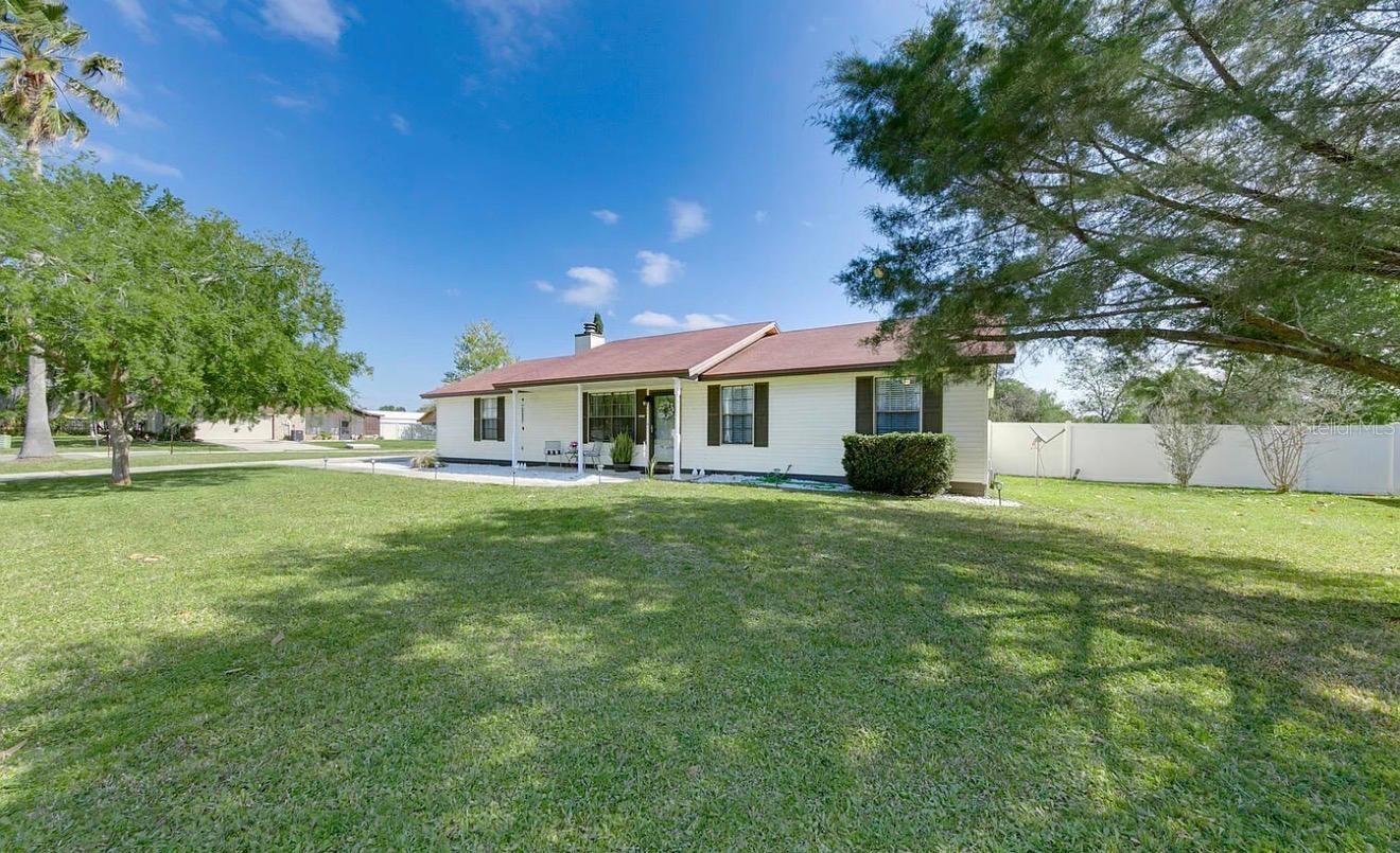 1121 LONDONDERRY DRIVE
