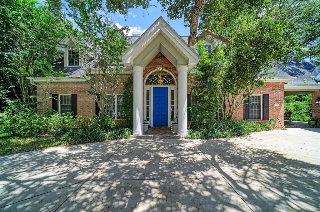 Photo of 3706 Avenida Madera, Bradenton, FL 34210 (MLS # A4703422)