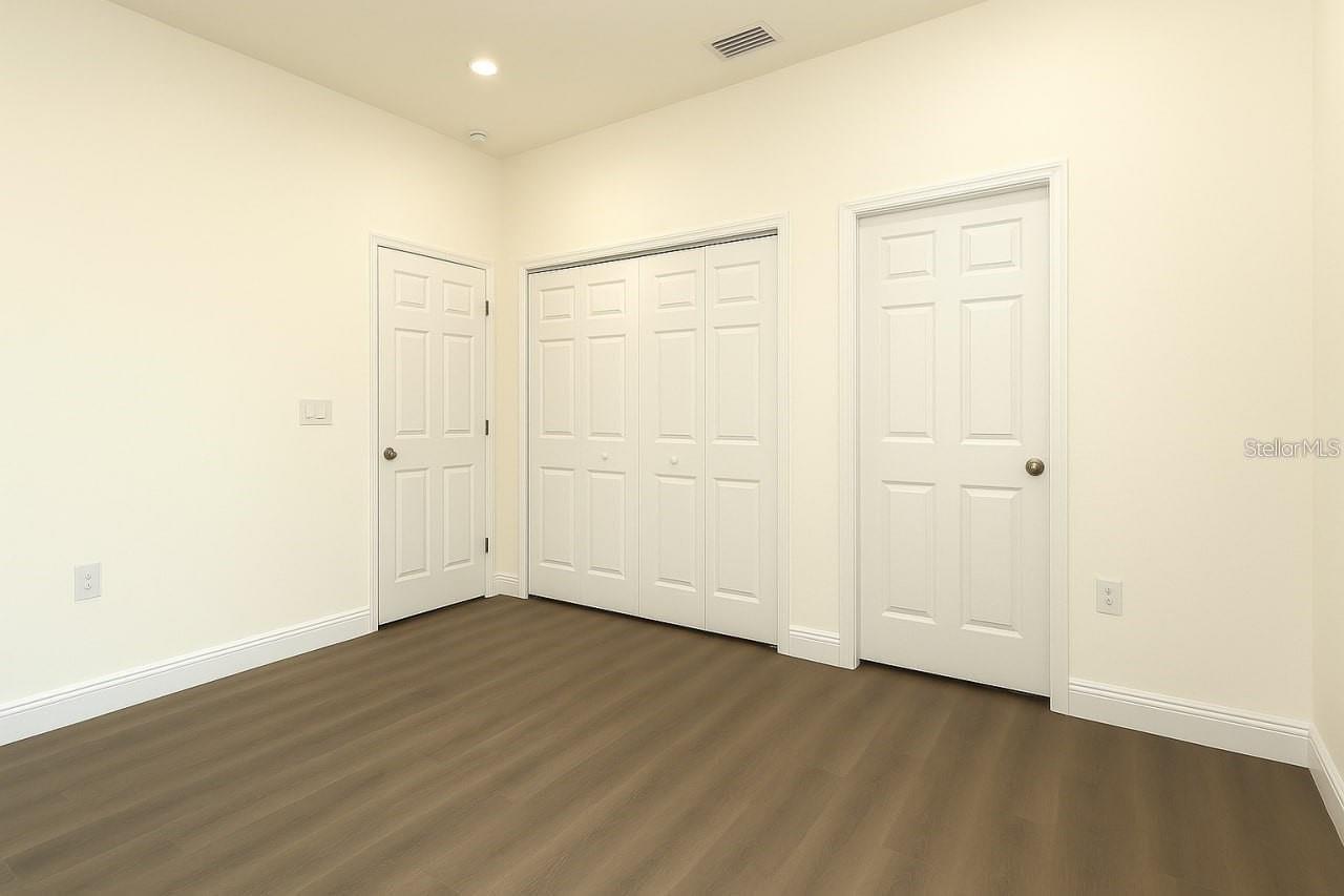 VOSS OAK LAKE ESTATE - Residential