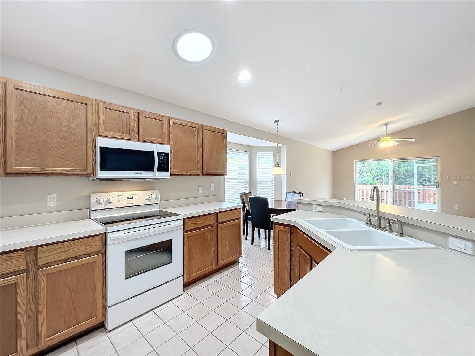 425 TREE SHORE DRIVE