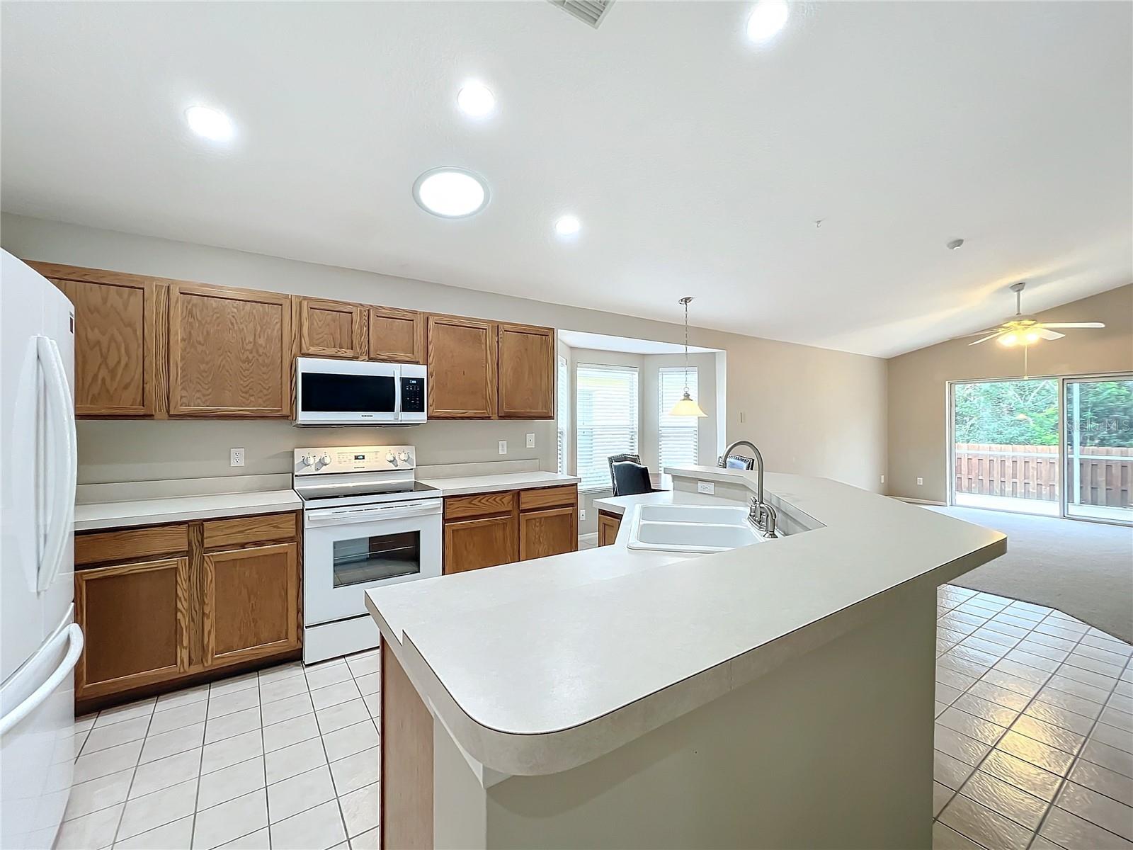 425 TREE SHORE DRIVE