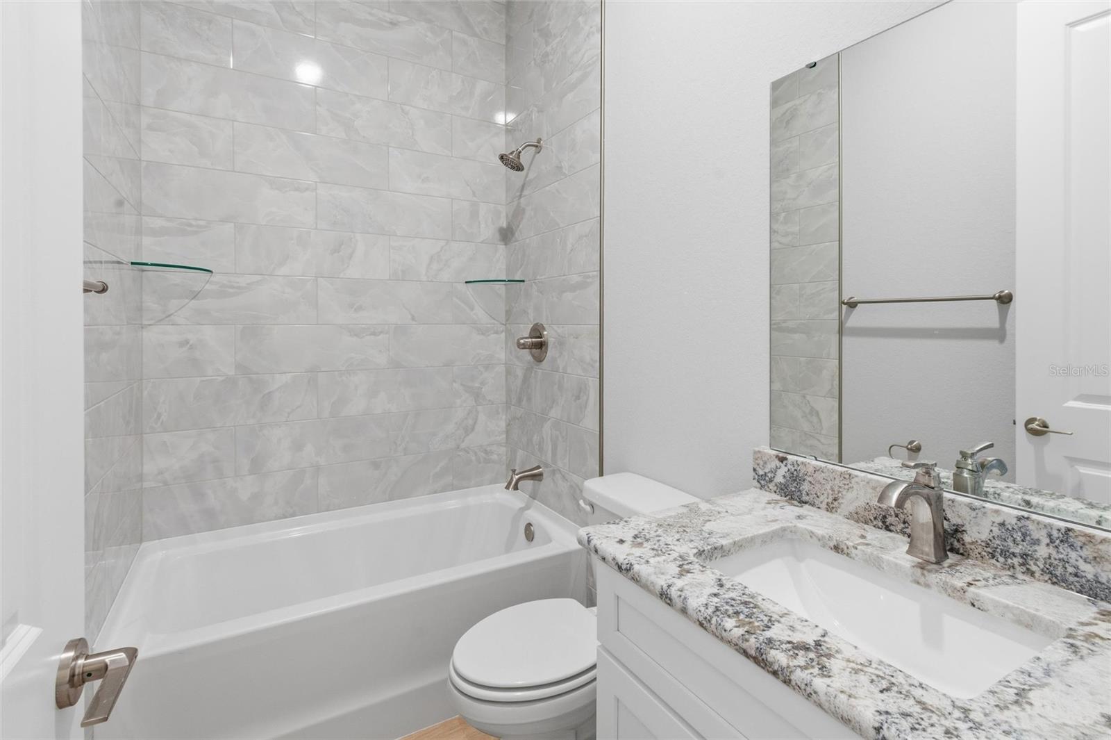 WALK IN WATER LAKE ESTATES PH 03 - Residential