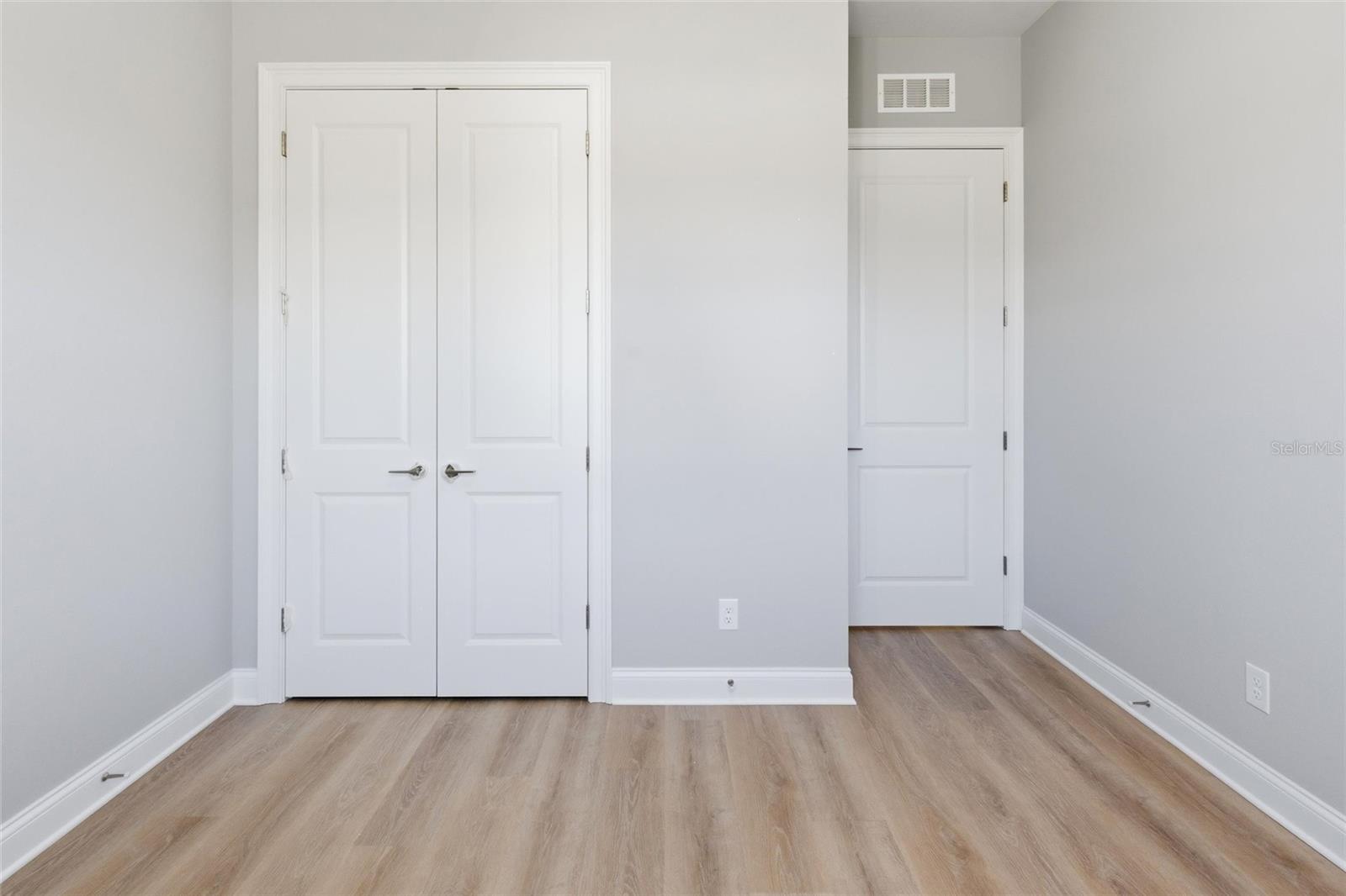 WALK IN WATER LAKE ESTATES PH 03 - Residential