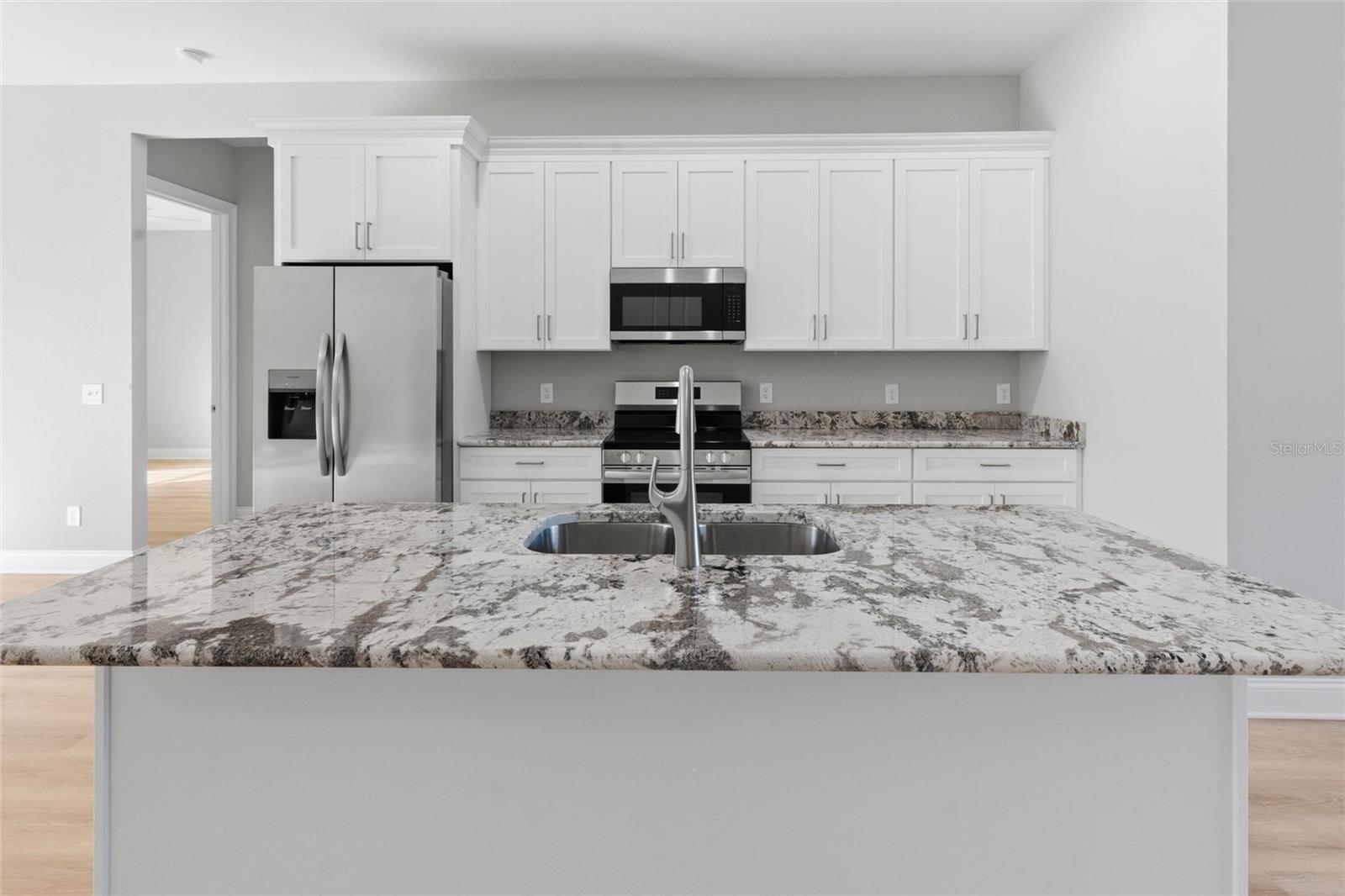 WALK IN WATER LAKE ESTATES PH 03 - Residential