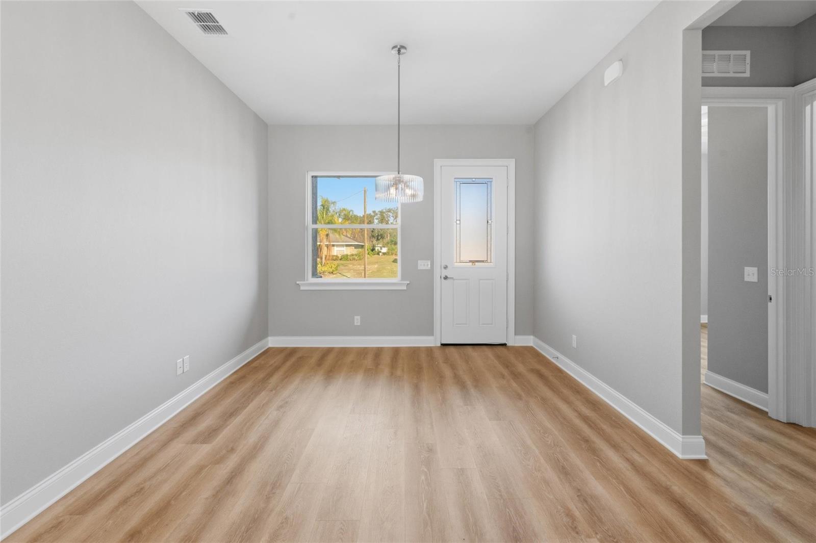 WALK IN WATER LAKE ESTATES PH 03 - Residential