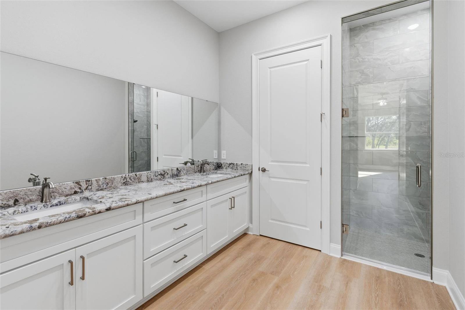 WALK IN WATER LAKE ESTATES PH 03 - Residential