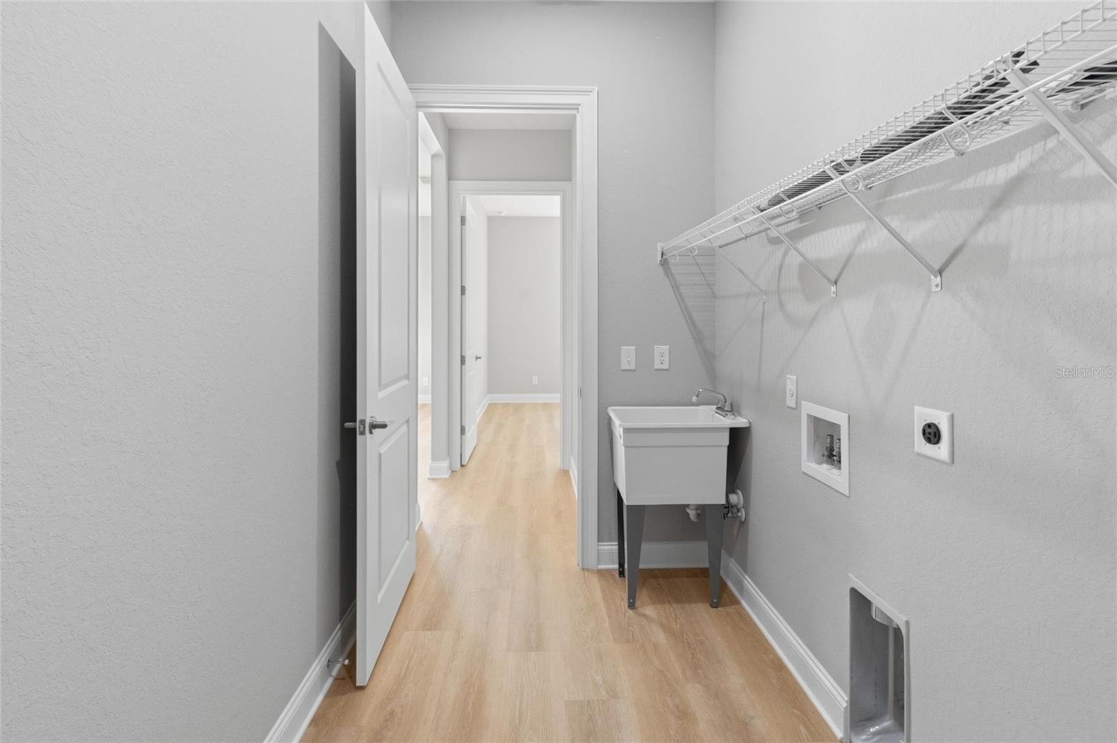 WALK IN WATER LAKE ESTATES PH 03 - Residential