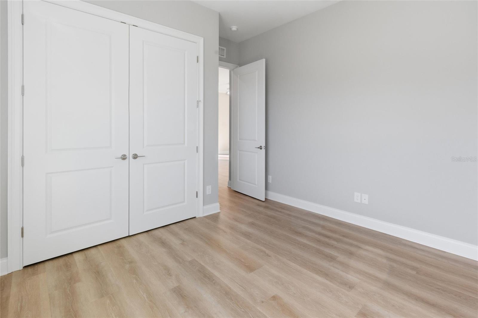 WALK IN WATER LAKE ESTATES PH 03 - Residential