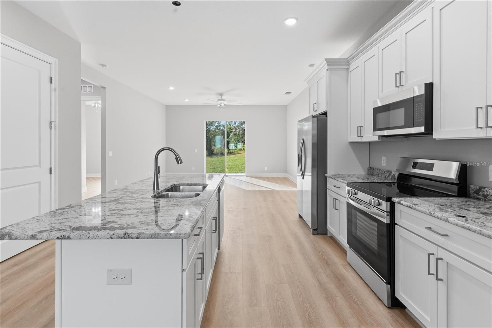 WALK IN WATER LAKE ESTATES PH 03 - Residential