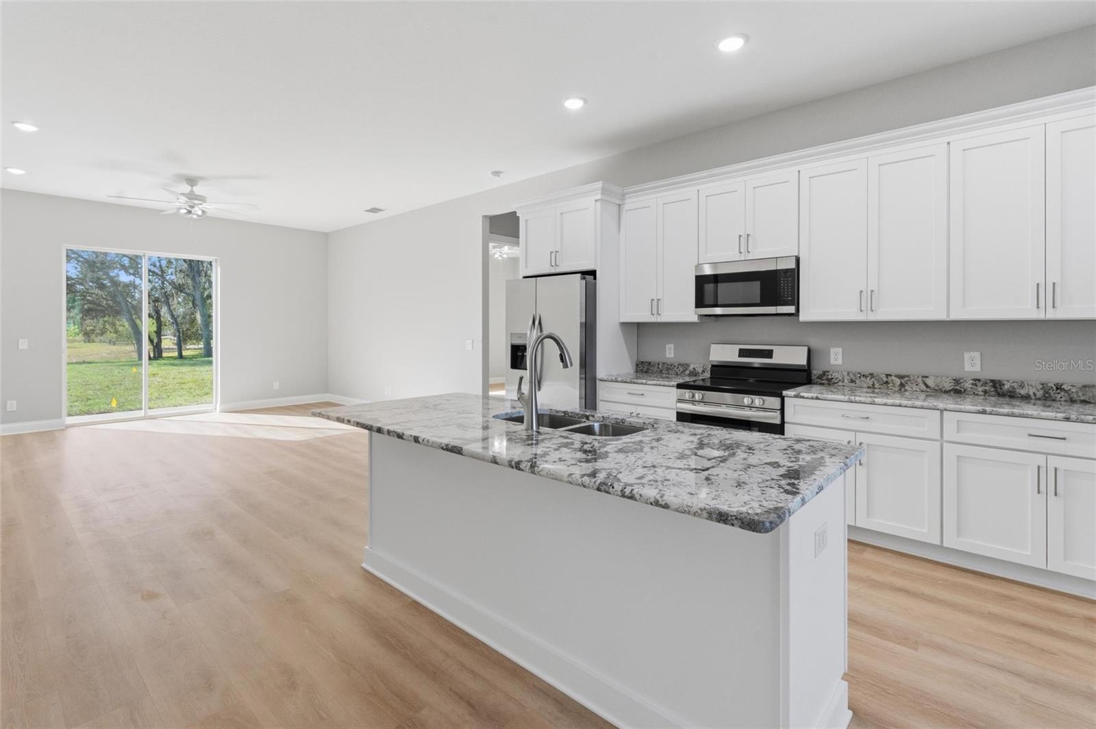 WALK IN WATER LAKE ESTATES PH 03 - Residential