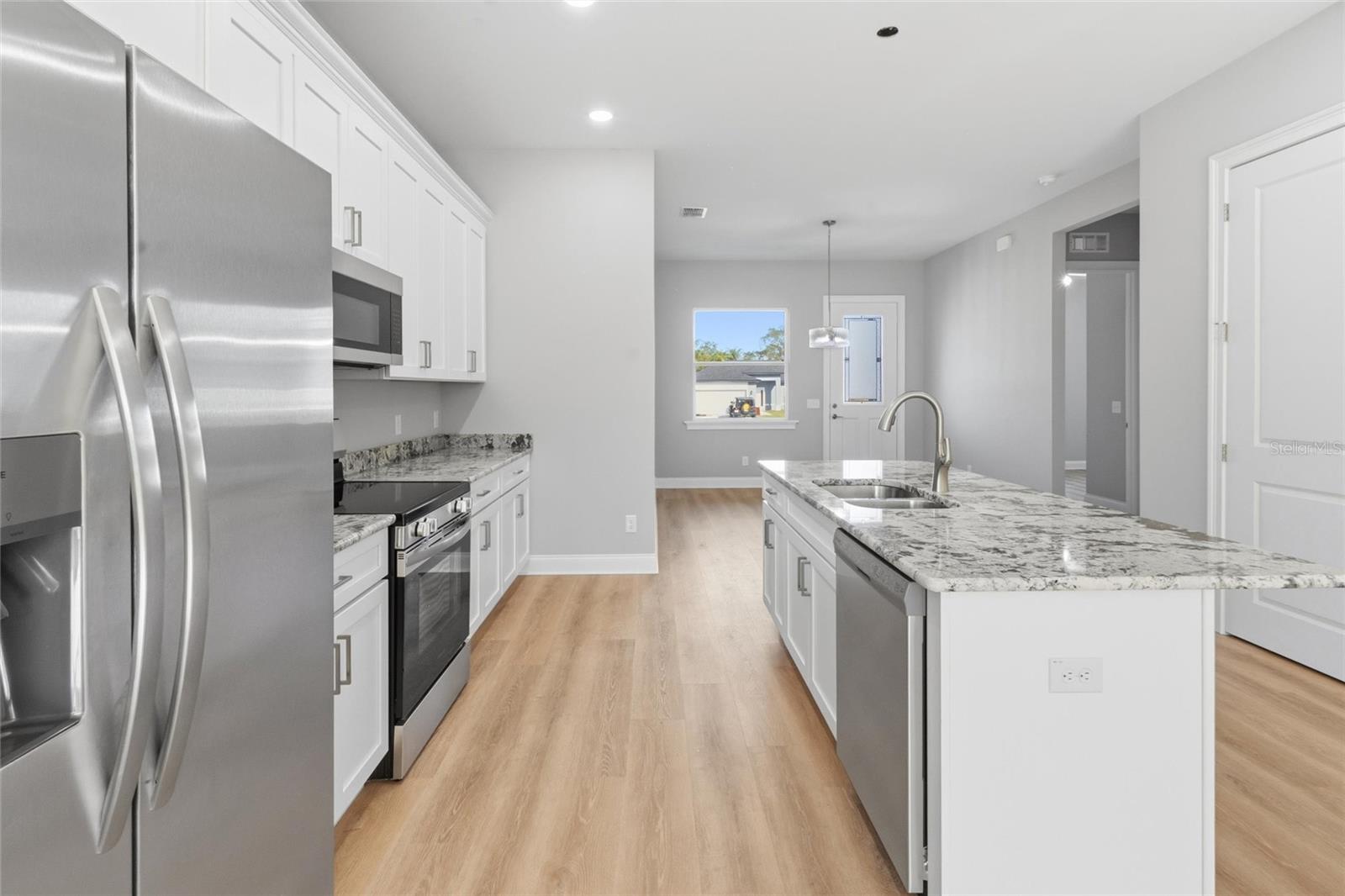 WALK IN WATER LAKE ESTATES PH 03 - Residential