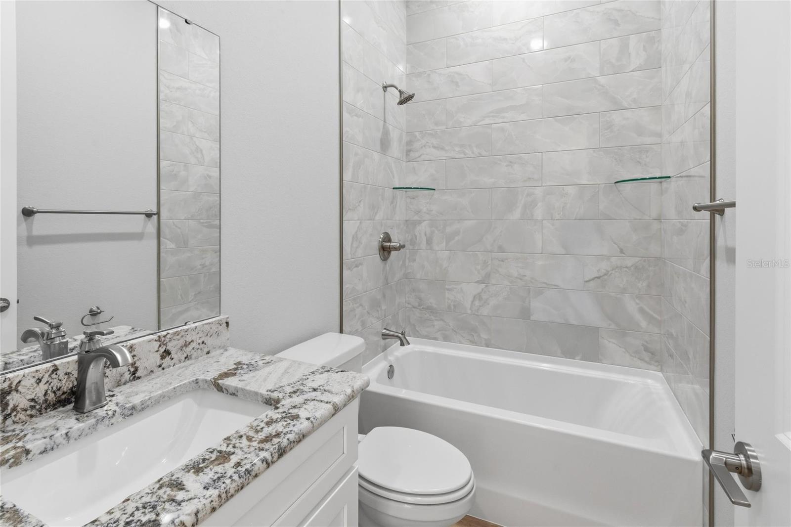 WALK IN WATER LAKE ESTATES PH 03 - Residential