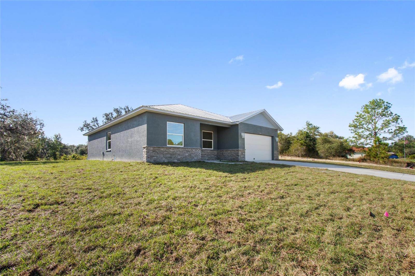 WALK IN WATER LAKE ESTATES PH 03 - Residential