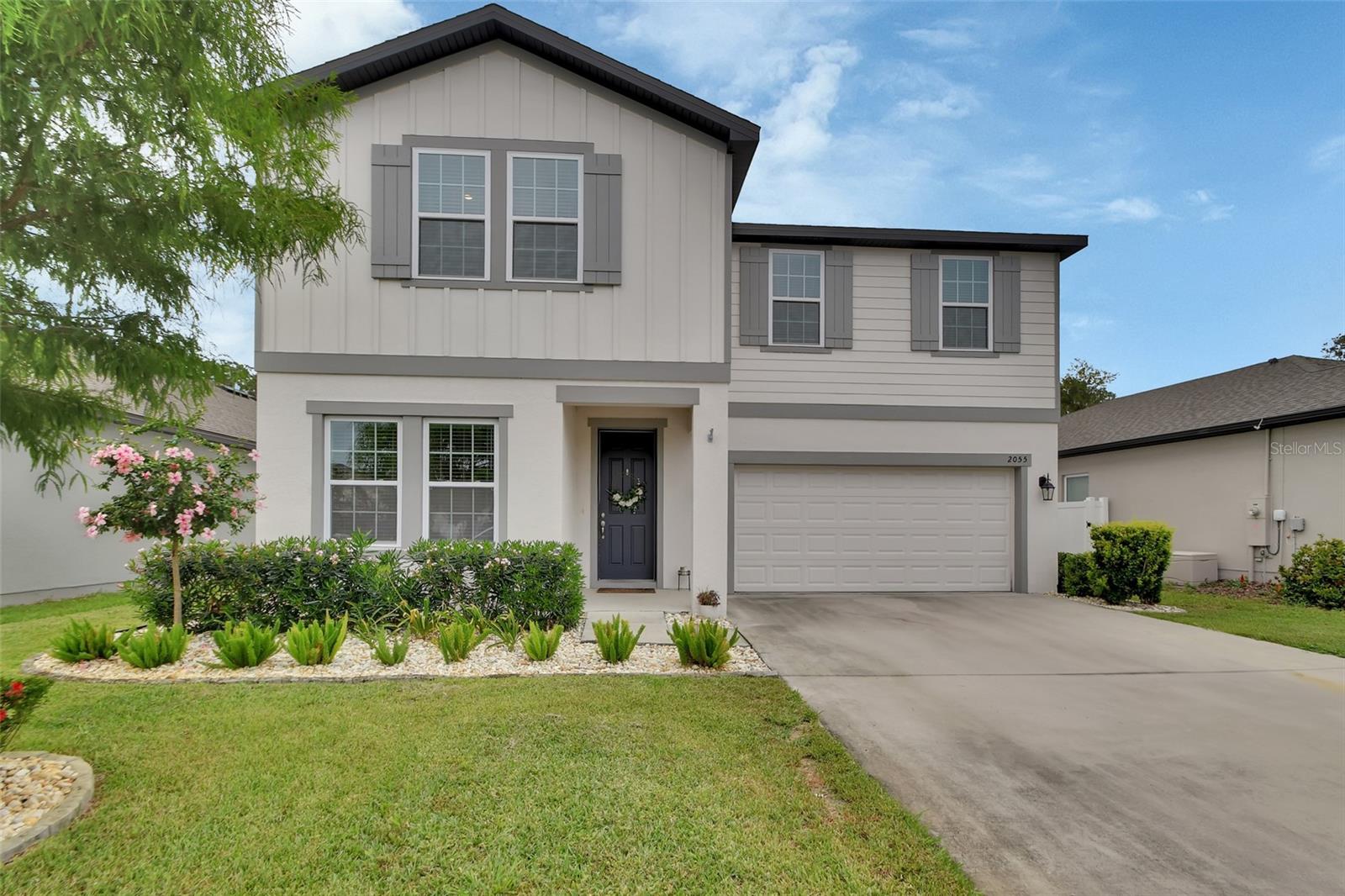Coastal-style Teton model in a sought-after DeLand neighborhood! This spacious 5-bedroom, 3-bath home features an open floor plan, flex room, and a modern kitchen with quartz countertops and a large island—perfect for entertaining. The upstairs layout includes a convenient laundry room, the primary suite, and three additional bedrooms. Enjoy the privacy of one of the few lots with enough space to add a pool. Community amenities include a pool and family-friendly atmosphere. Just minutes from downtown DeLand, Stetson University, and AdventHealth. Don’t miss out on this fabulous home!