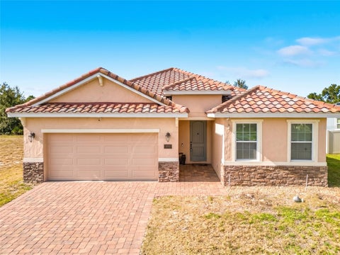 Photo of 480 Bellissimo Place, Howey In The Hills, FL 34737 (MLS # O6408776)