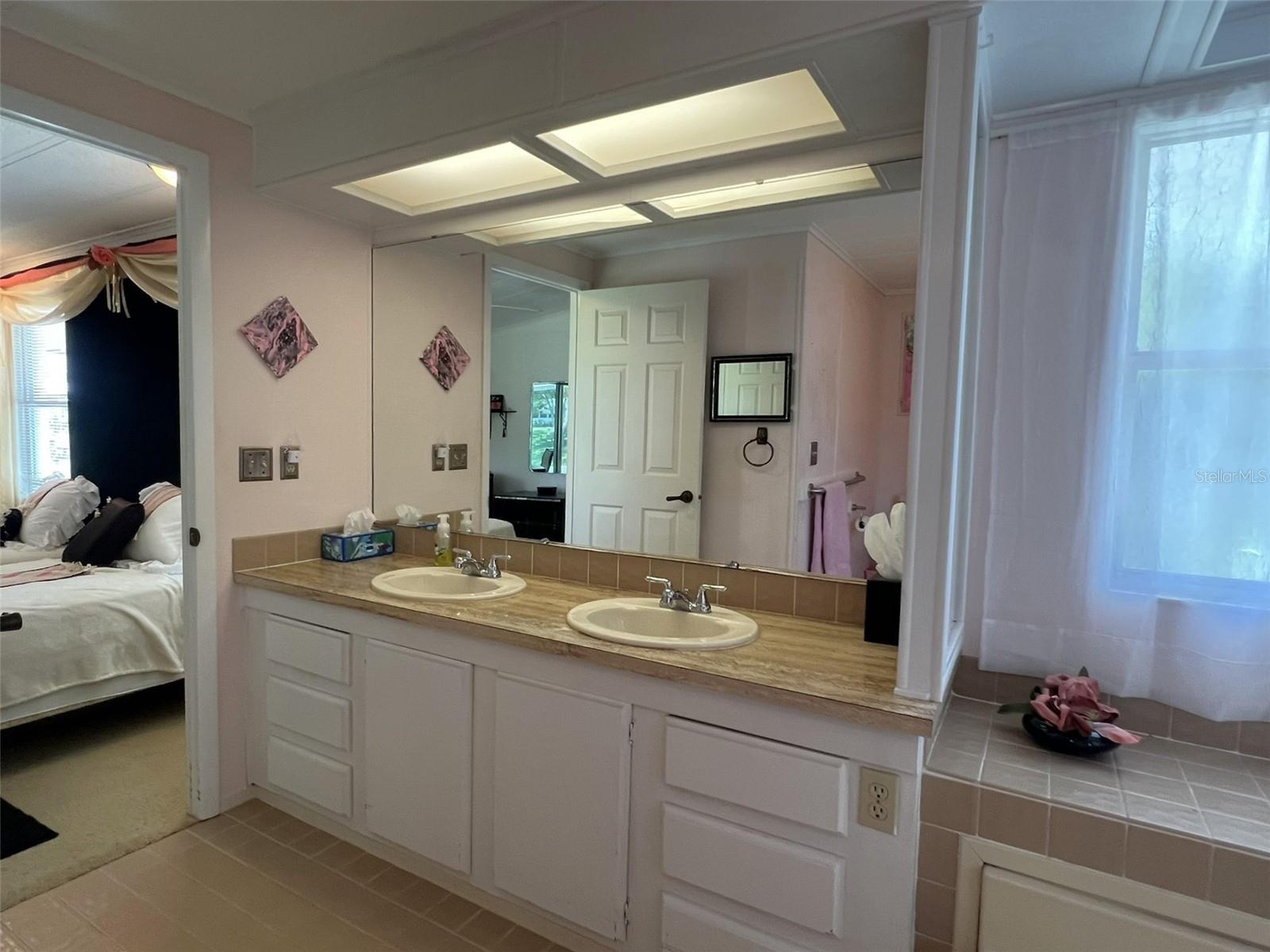 FLORAL LAKES - Residential
