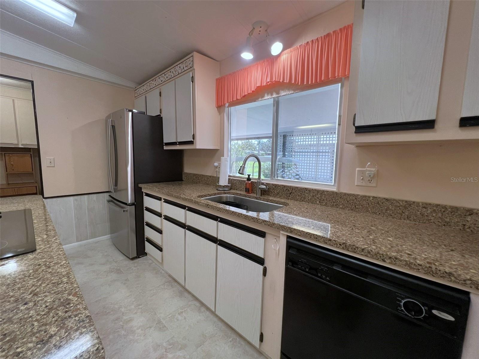 FLORAL LAKES - Residential