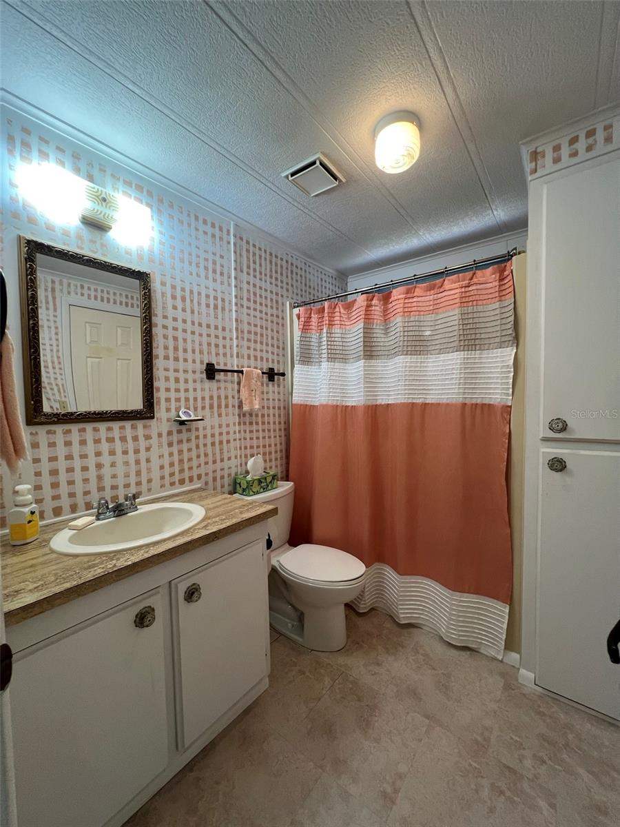 FLORAL LAKES - Residential