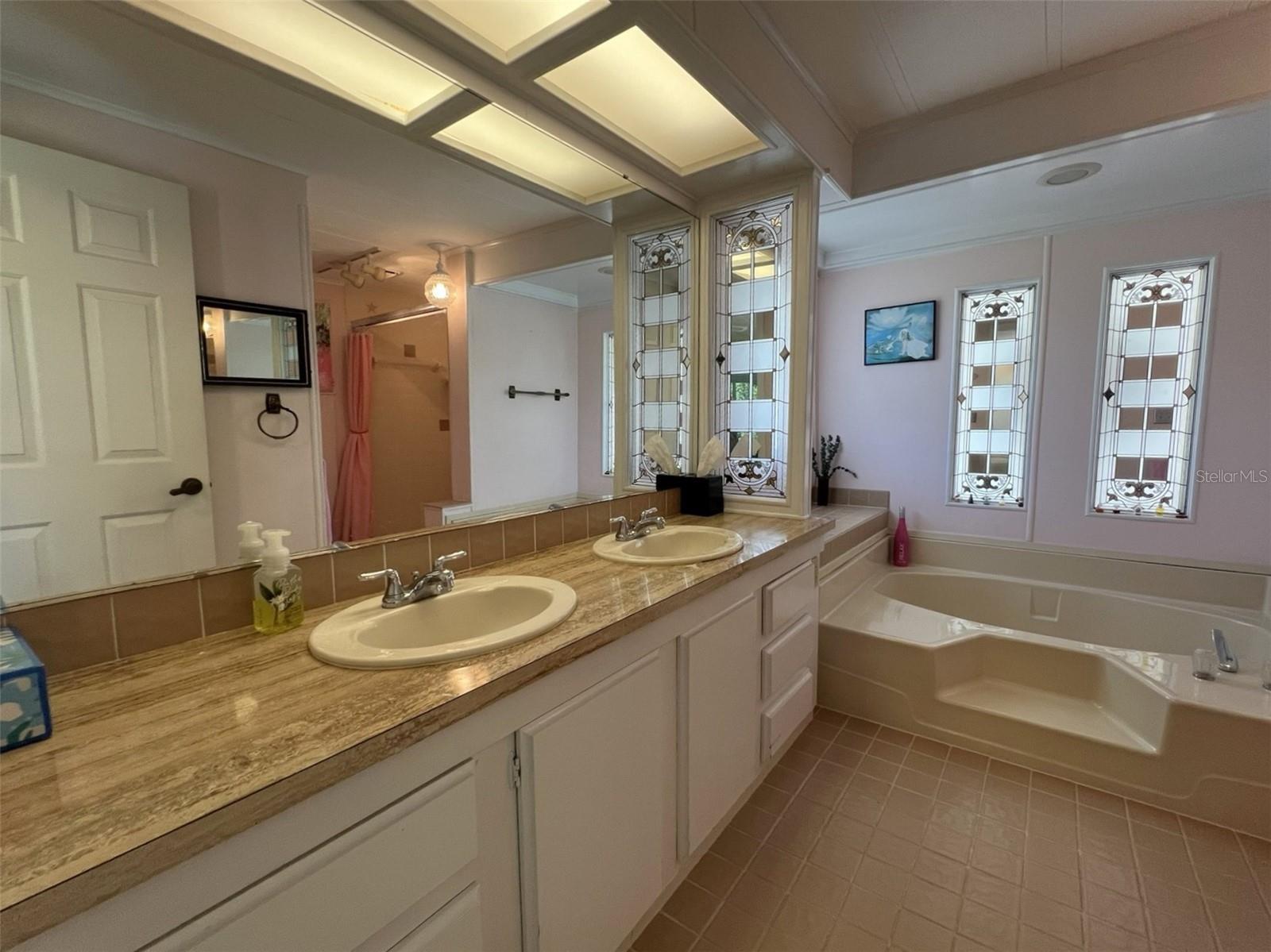 FLORAL LAKES - Residential