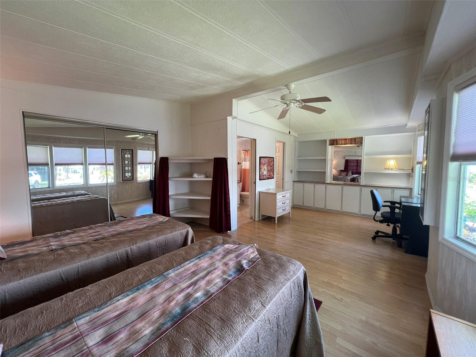 FLORAL LAKES - Residential