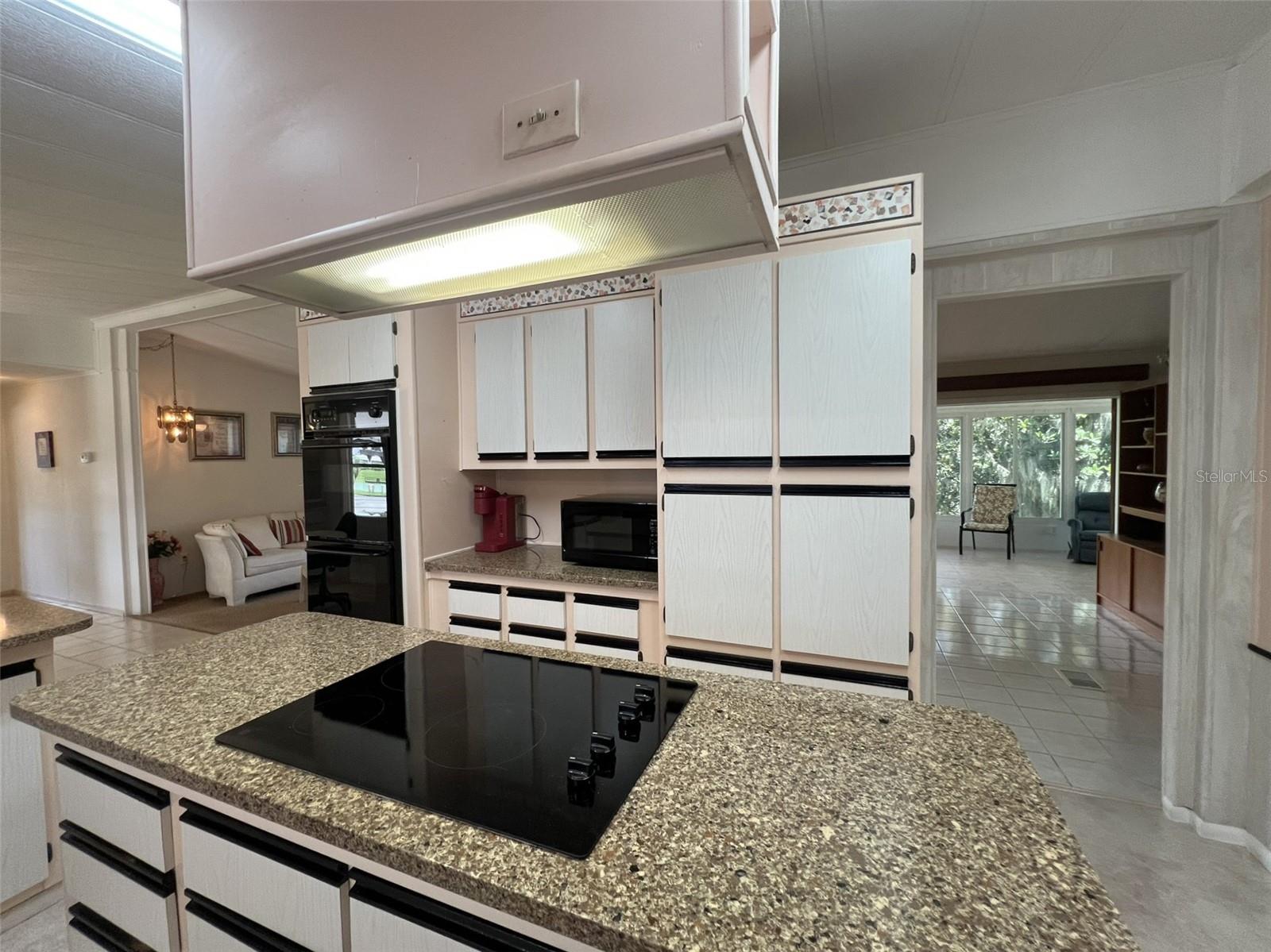 FLORAL LAKES - Residential