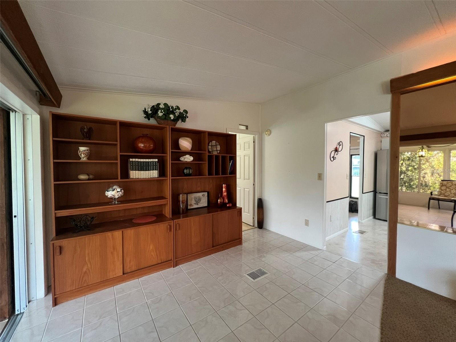 FLORAL LAKES - Residential