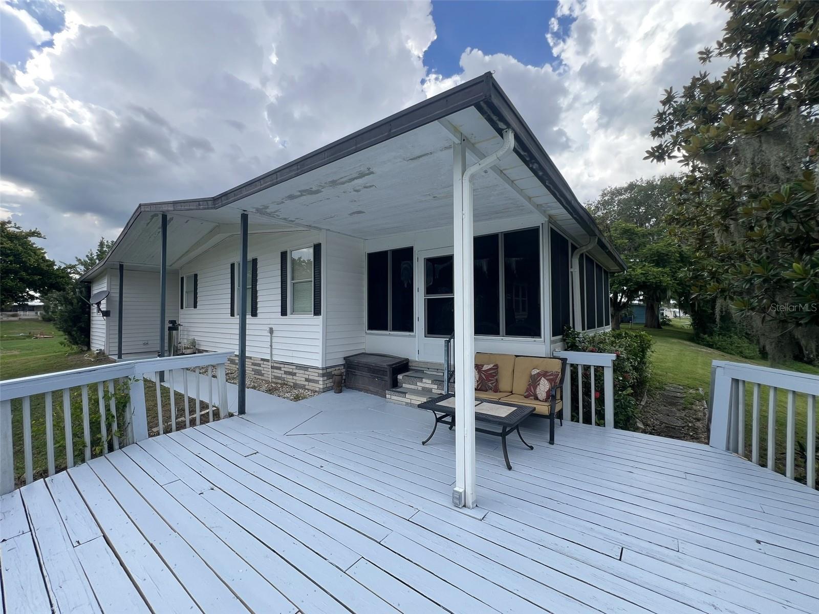 FLORAL LAKES - Residential